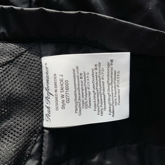 Peak Performance Woman’s Winter Jacket - Picture 10 of 10